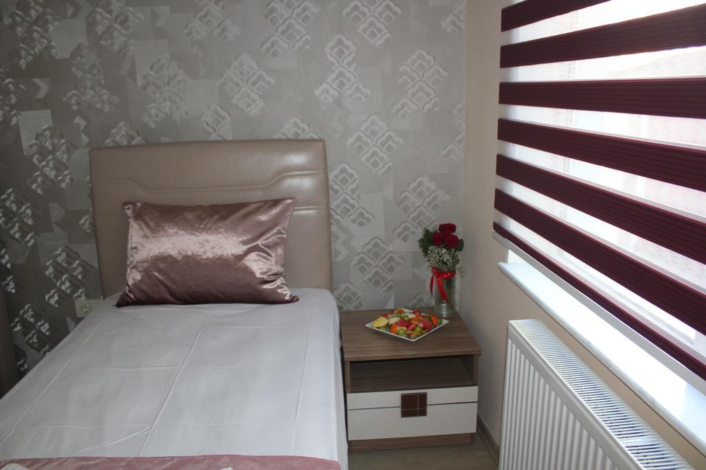 Goeruer Hotel Istanbul Exterior photo